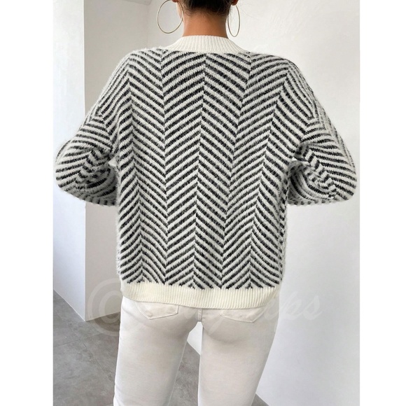 Fuzzy Chevron Black & Off White Button Up Cardigan Long Sleeve V-Neck - Picture 4 of 16